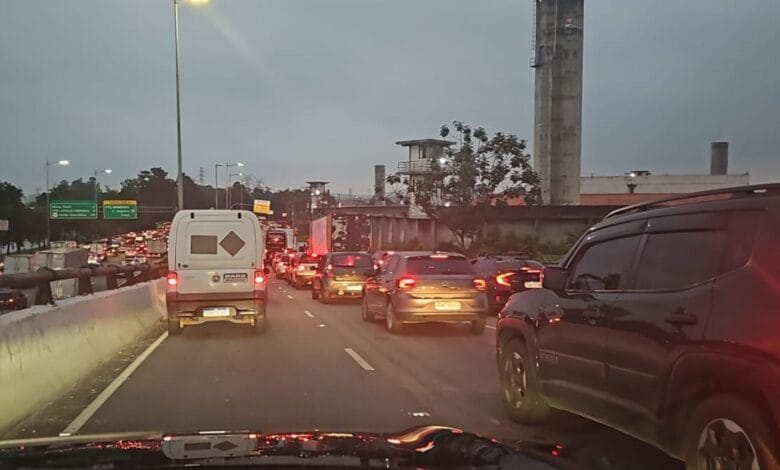 São Paulo registra maior congestionamento do ano na véspera do feriado prolongado