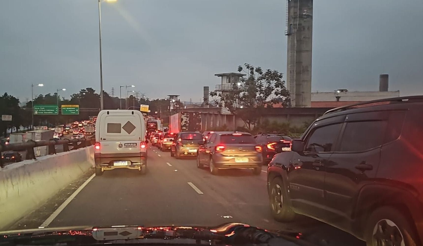 São Paulo registra maior congestionamento do ano na véspera do feriado prolongado
