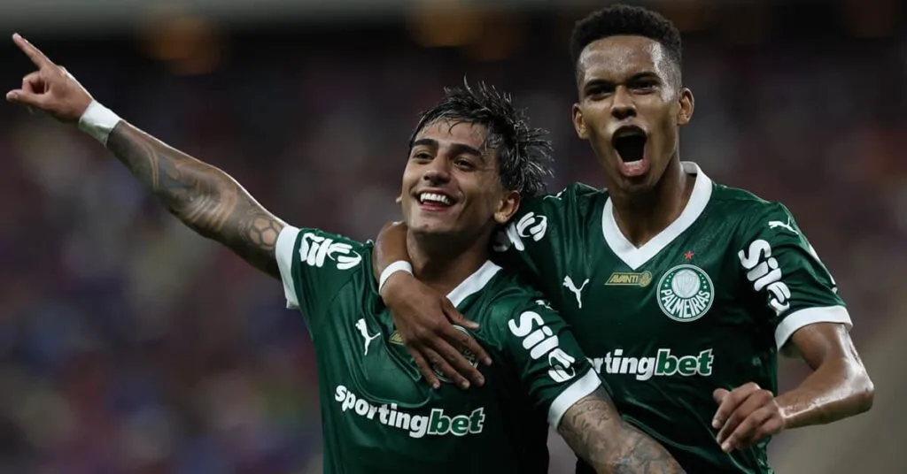 Weverton brilha com defesa de pênalti nos acréscimos, e Palmeiras assume liderança do Brasileirão