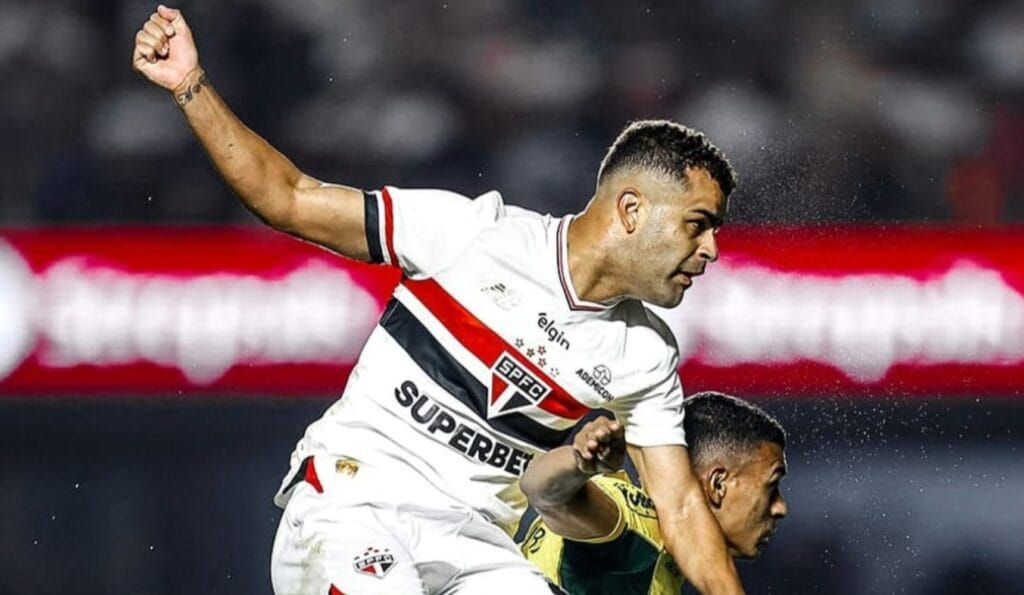Mirassol surpreende no Morumbis, vence São Paulo por 2 a 0 e impõe primeira derrota em casa no Brasileirão