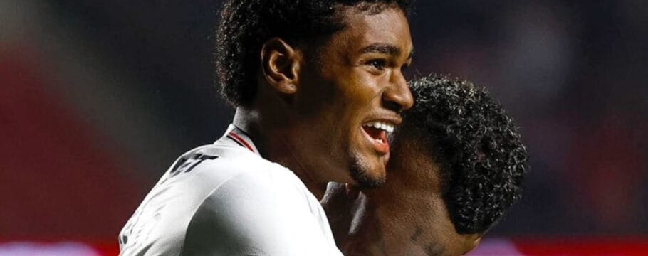 São Paulo vence de virada e empurra Grêmio para a zona de rebaixamento