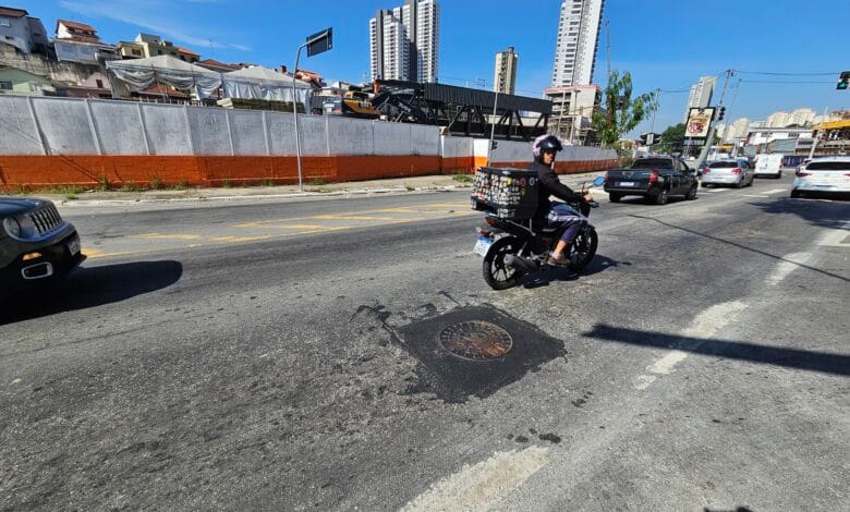 Após denúncia do SP Agora, Sabesp repara boca de lobo desnivelada na Freguesia do Ó
