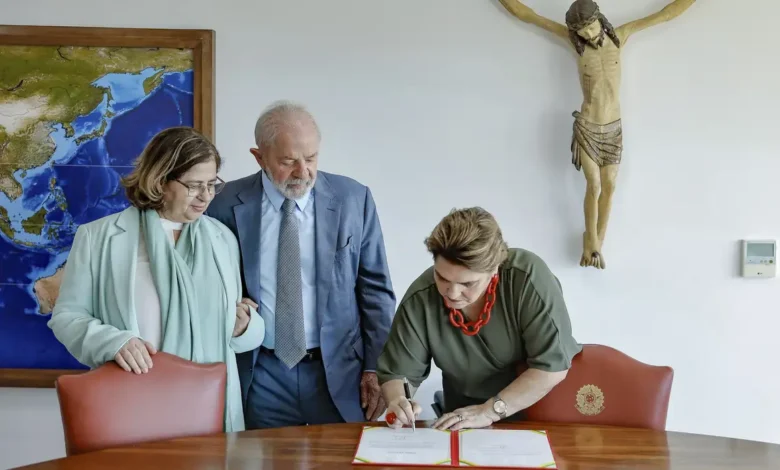 Nova ministra das Mulheres assume com recado de Lula: “Quero ver mulheres mais contentes e protegidas”