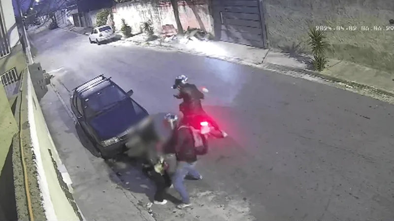Jovem implora para não ter celular levado durante assalto em SP: “Lutei muito por isso”, diz vítima