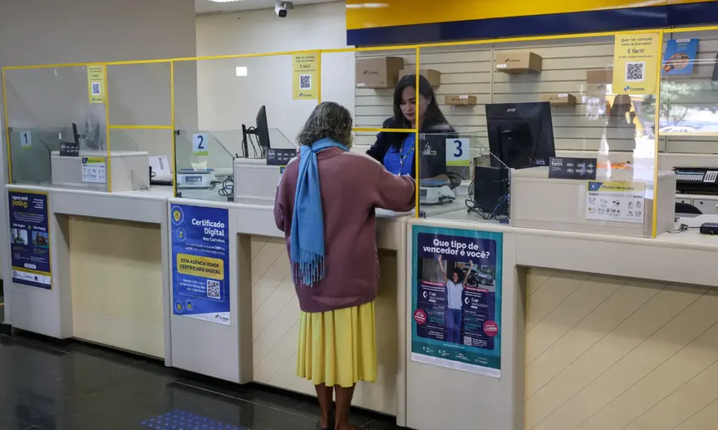 INSS: vítimas de descontos indevidos lotam agências dos Correios
