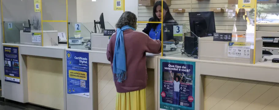 INSS: vítimas de descontos indevidos lotam agências dos Correios