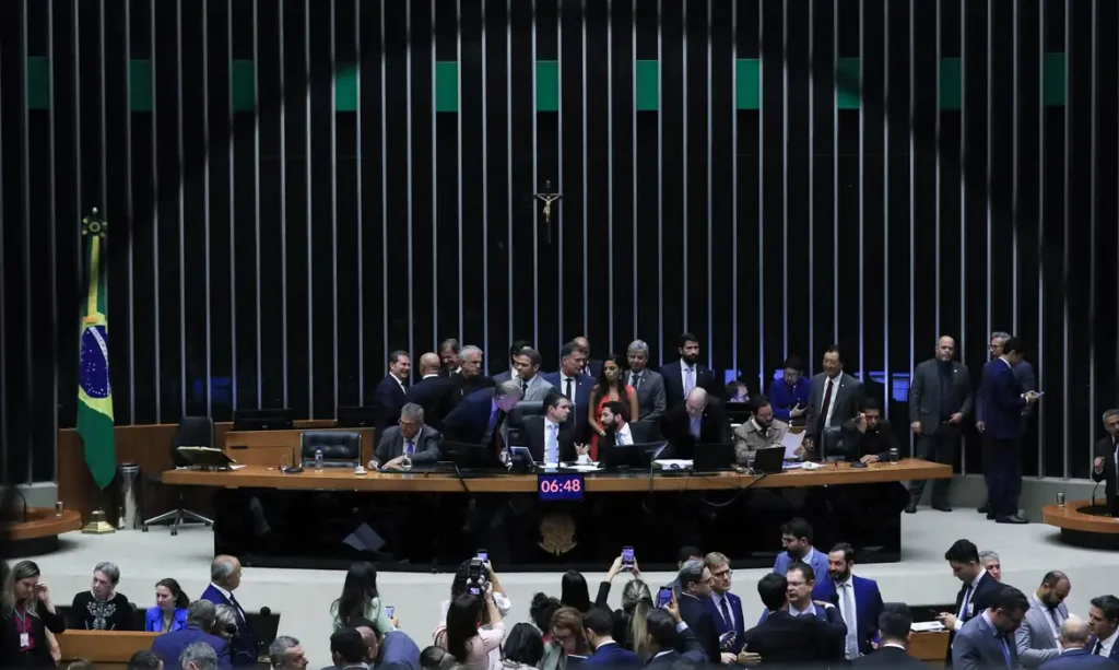 Câmara contesta STF e tenta suspender ação penal contra Alexandre Ramagem