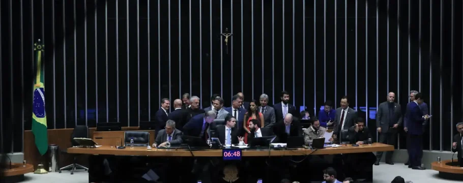 Câmara contesta STF e tenta suspender ação penal contra Alexandre Ramagem