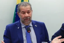 Carlos Lupi pede demissão do Ministério da Previdência após escândalo no INSS