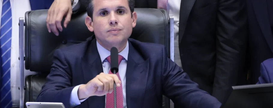 Críticas de Haddad ao Congresso geram reação de Hugo Motta: “Mais eficiência, menos impostos”