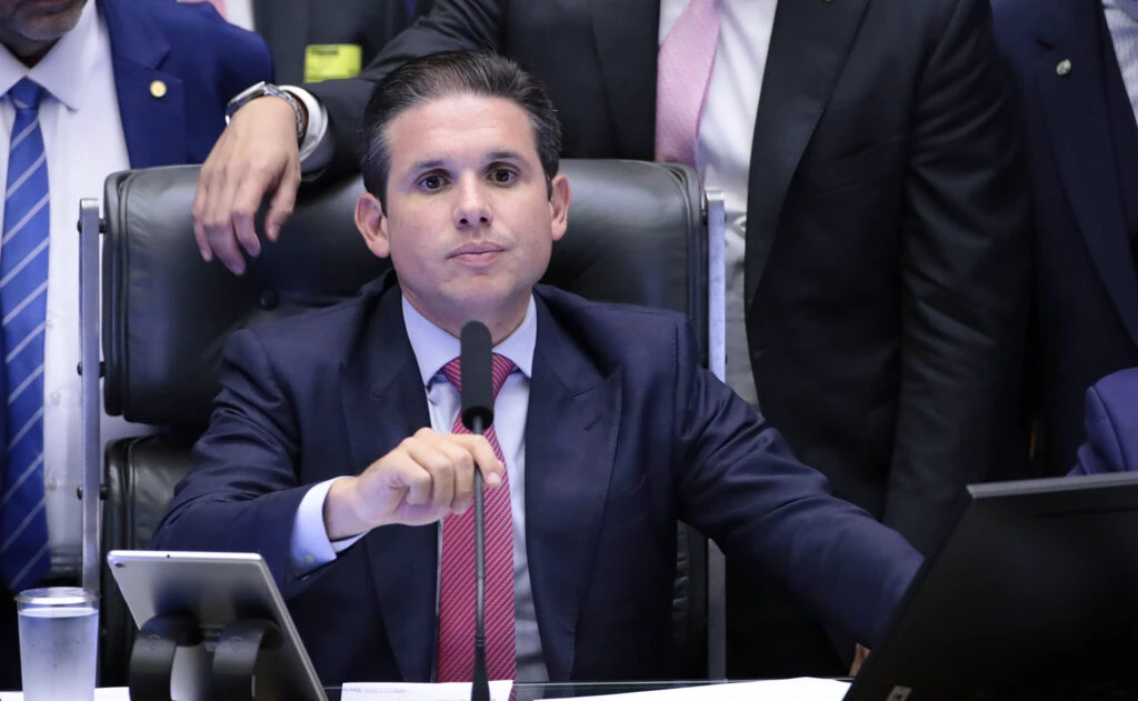 Críticas de Haddad ao Congresso geram reação de Hugo Motta: “Mais eficiência, menos impostos”