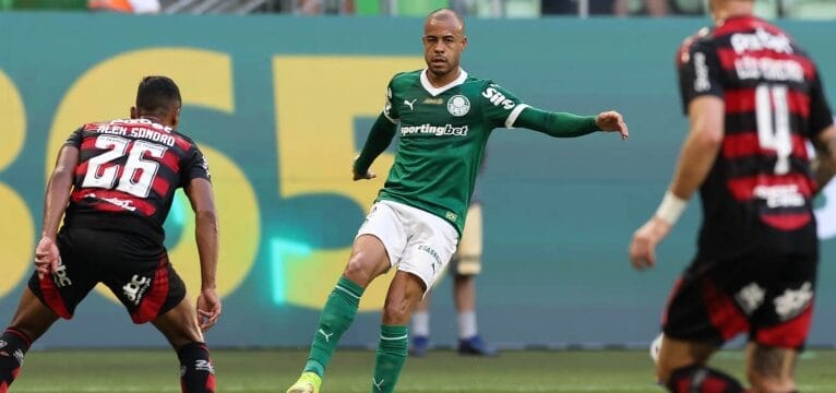 Flamengo vence Palmeiras por 2 a 0 no Allianz Parque e encosta na liderança do Brasileirão