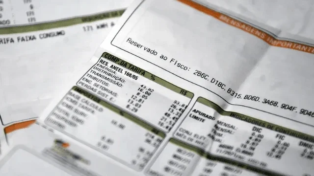 Governo amplia isenção na conta de luz para famílias de baixa renda