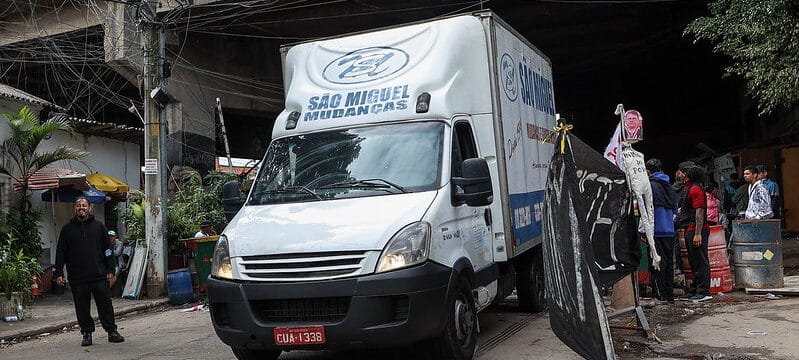 Mais de 200 famílias deixam a Favela do Moinho após início de reassentamento em SP