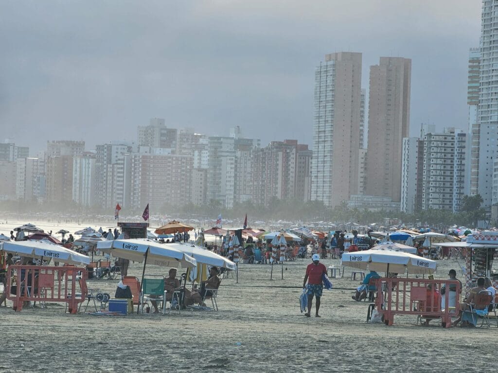 Movimento intenso marca último dia do feriadão em Praia Grande