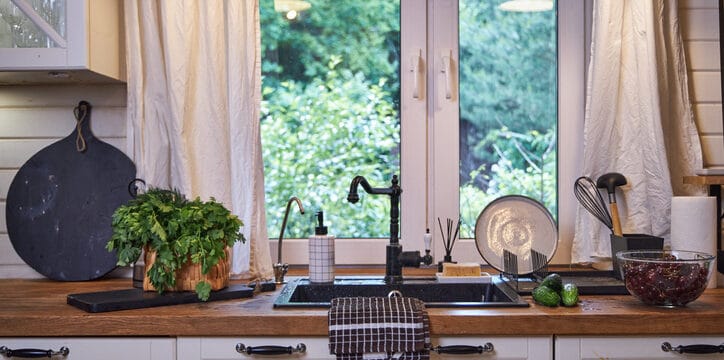 Reforma na cozinha? Veja dicas essenciais na hora de escolher a pia ideal