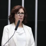 STF forma maioria para condenar Carla Zambelli a 10 anos de prisão e perda de mandato