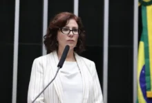 STF forma maioria para condenar Carla Zambelli a 10 anos de prisão e perda de mandato