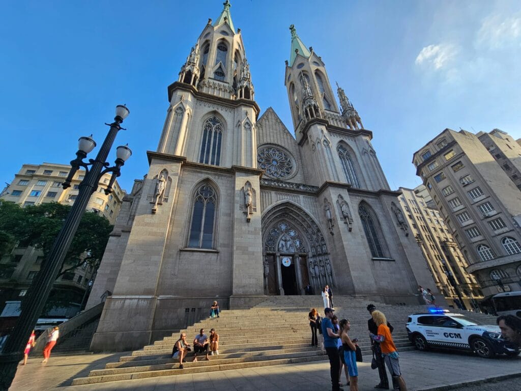 Segurança reforçada transforma a Praça da Sé em ponto turístico novamente