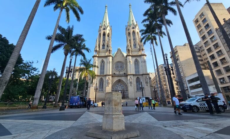Segurança reforçada transforma a Praça da Sé em ponto turístico novamente