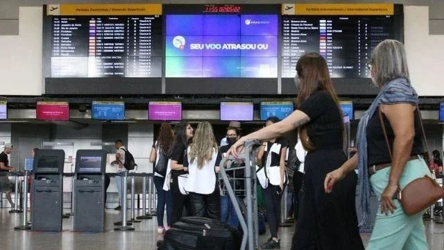 Transporte aéreo de passageiros no Brasil cresce 4% e supera níveis pré-pandemia