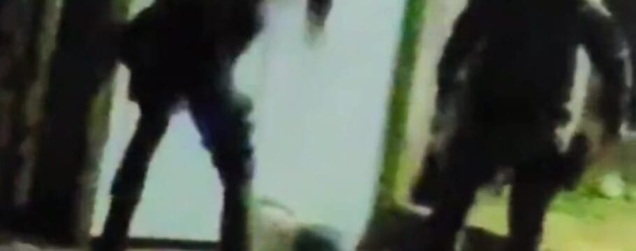 Vídeo mostra homem sendo espancado por PMs durante abordagem na Zona Sul de SP