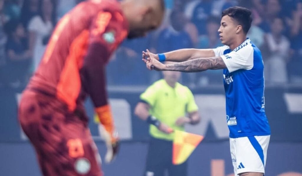 Kaio Jorge brilha com dois gols relâmpago, e Cruzeiro supera Palmeiras no Mineirão