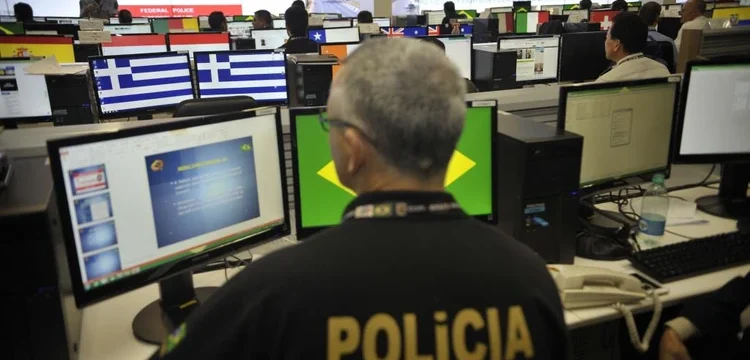 Interpol: entenda o que é e como funciona a lista vermelha de procurados