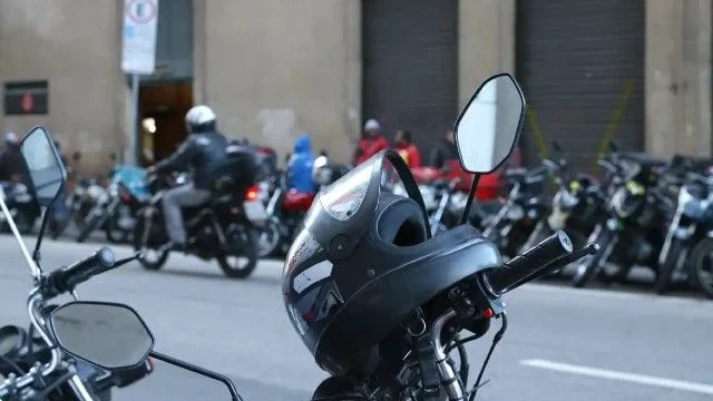 Alesp aprova projeto que regulamenta mototáxi por aplicativos em SP