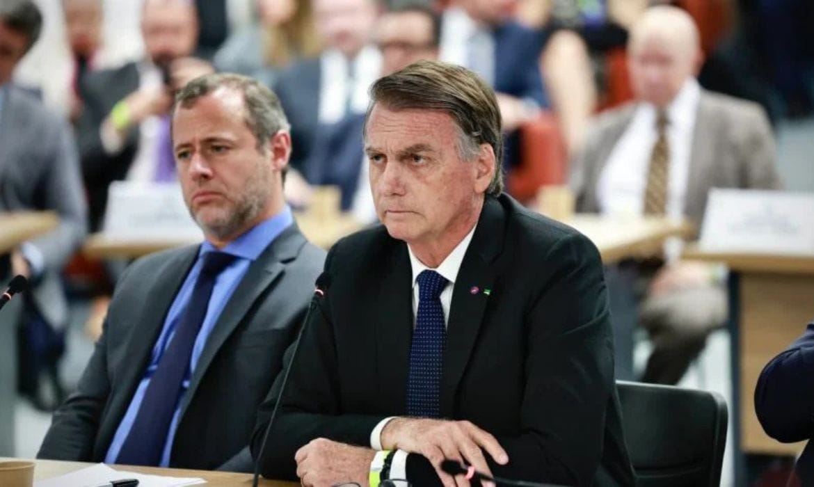 Bolsonaro nega plano de golpe e se desculpa em depoimento ao STF