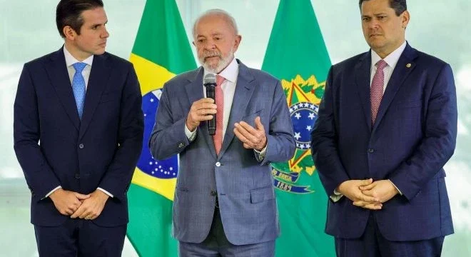Judicializar IOF pode isolar ainda mais o governo Lula, alerta analista político