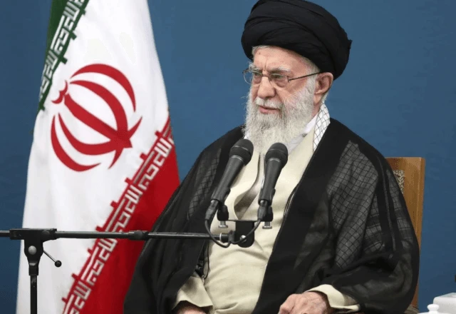 Khamenei declara vitória sobre Israel na 1ª aparição pública desde cessar‑fogo