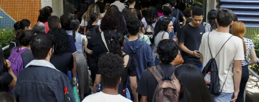 Lula sanciona lei que amplia para 30% as cotas raciais em concursos públicos federais