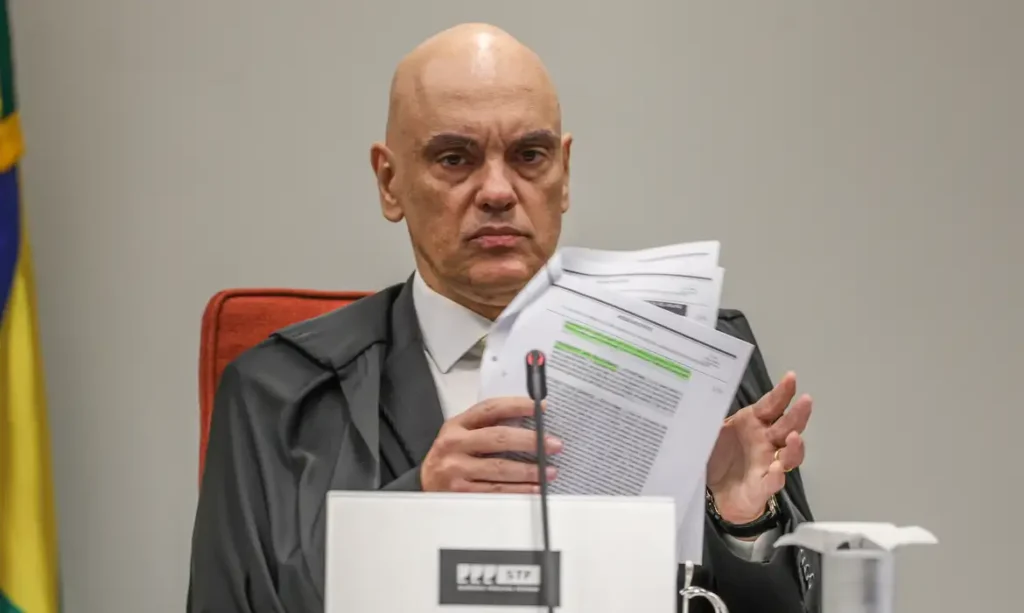 Moraes determina que Meta envie dados de perfis atribuídos a Mauro Cid em caso sobre delação