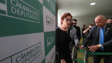 Moraes oficializa pedido de extradição de Carla Zambelli à Itália