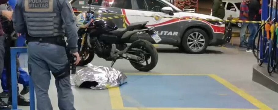 Motociclista é morto ao reagir a assalto em posto de gasolina na Zona Oeste de SP