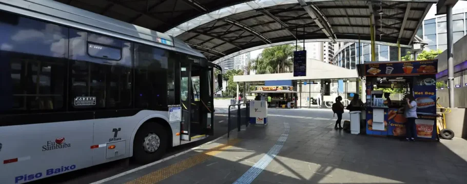 Ônibus voltam a circular normalmente em SP após série de ataques