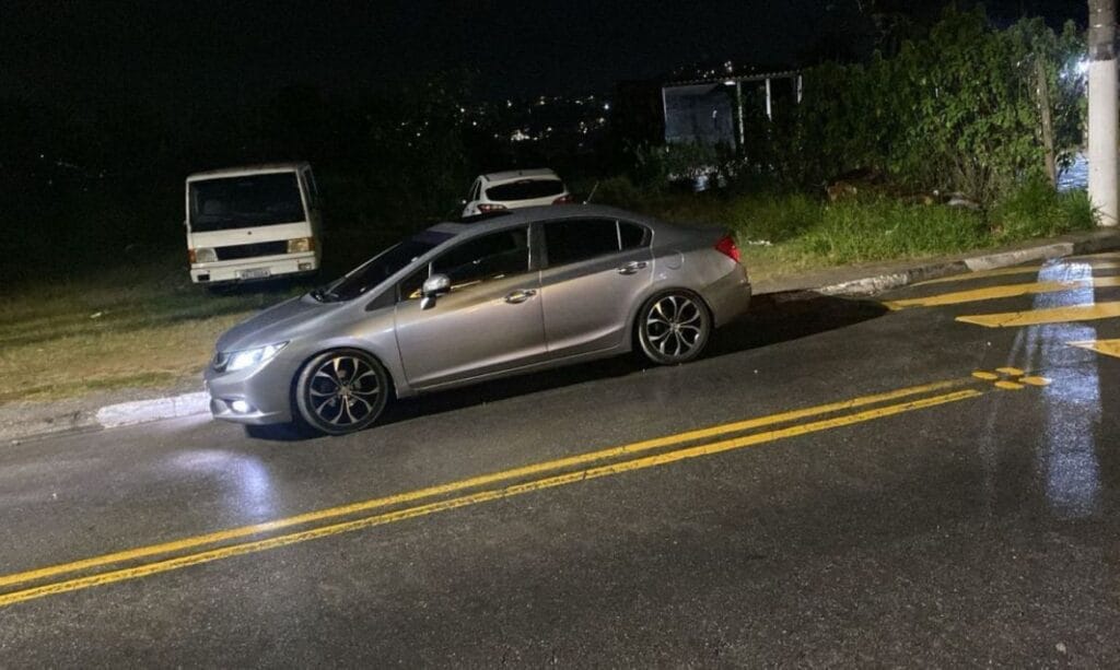 Homem é morto enquanto esperava pizza em Itapevi; criança de 8 anos também é baleada