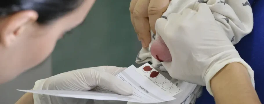 Saúde amplia em 30% verba para teste do pezinho no SUS