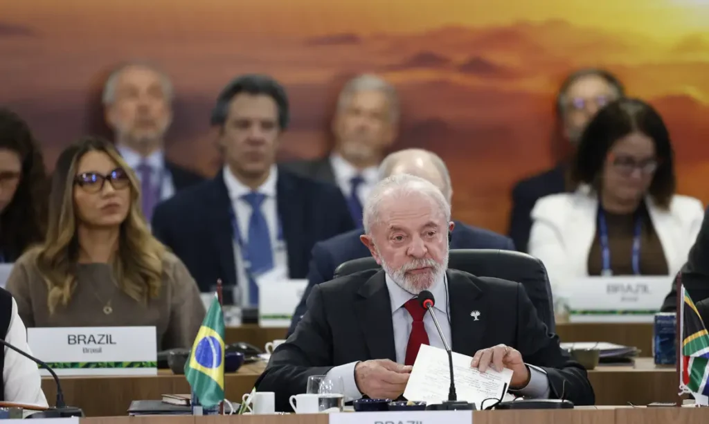 FMI e Banco Mundial são alvo de crítica de Lula na Cúpula do Brics: “Plano Marshall às avessas”