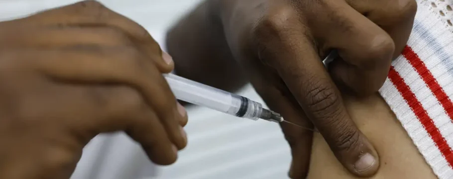 Casos de SRAG estão em queda no Brasil, aponta boletim InfoGripe da Fiocruz