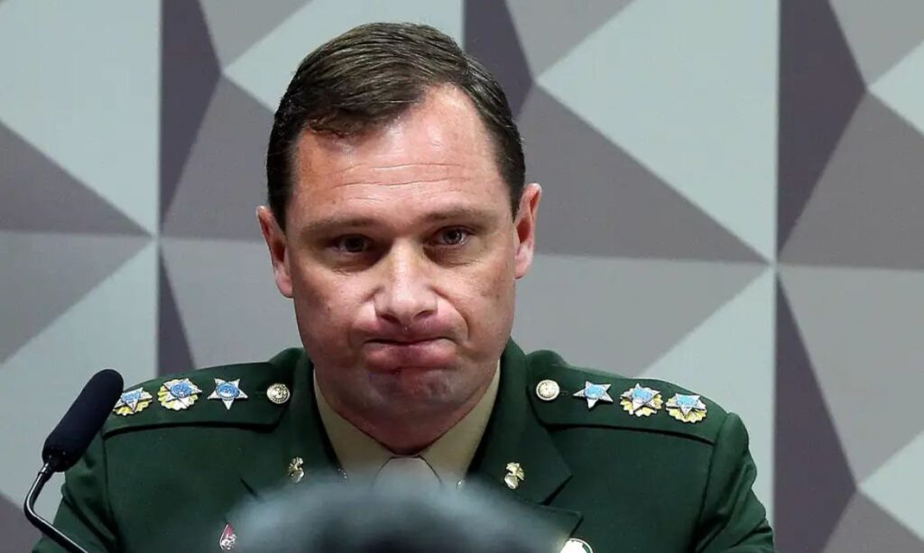 Cid confirma que Bolsonaro leu “minuta do golpe” no Planalto