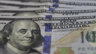 Dólar recua com alívio no mercado e fecha a R$ 5,56 nesta segunda
