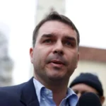Flávio Bolsonaro protocola no Senado pedido de impeachment contra Alexandre de Moraes
