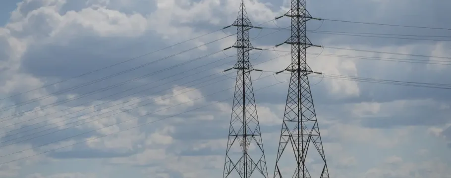 Governo edita MP para evitar aumento na conta de luz após derrubada de vetos