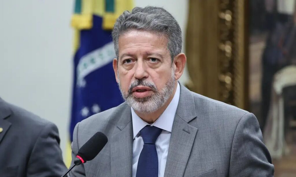 Lira amplia redução parcial do Imposto de Renda para quem ganha até R$ 7.350