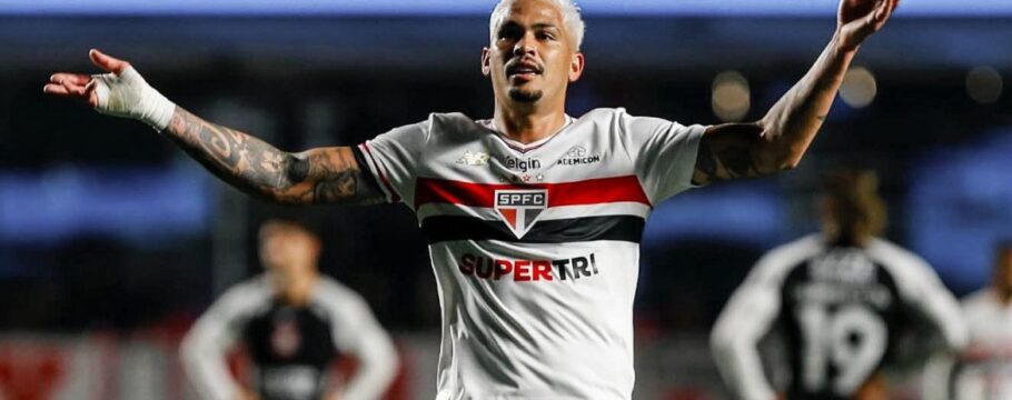 Luciano brilha com dois gols, São Paulo vence Corinthians no Morumbis e se afasta do Z‑4
