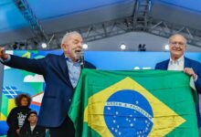 Lula compara Bolsonaro a “traidor de Tiradentes” em discurso sobre tarifações com os EUA