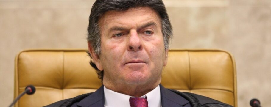 Fux diverge de Moraes e vota contra tornozeleira eletrônica para Bolsonaro em julgamento no STF