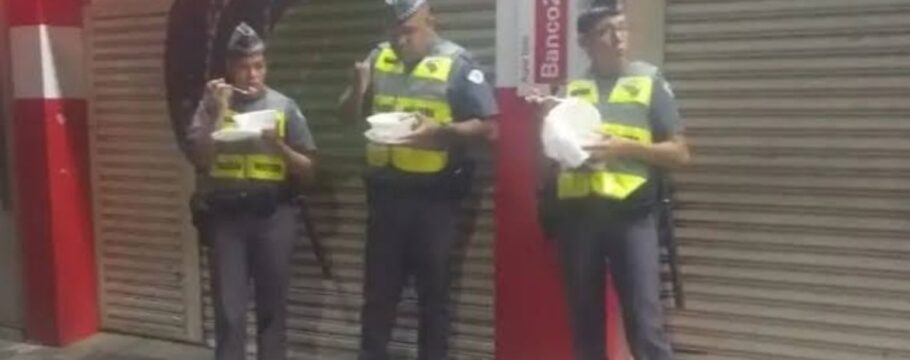 PMs são punidos por comerem marmita em pé na rua após jornada extra em Osasco